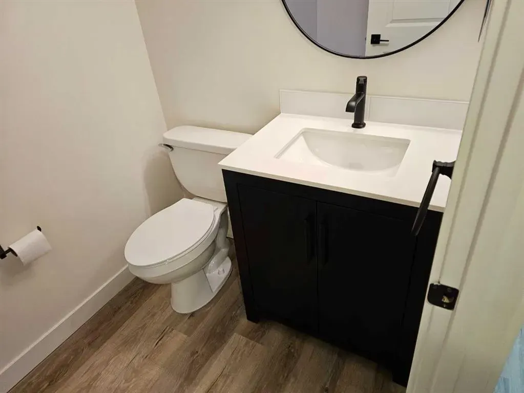 2137 / 2139 53 Avenue SW