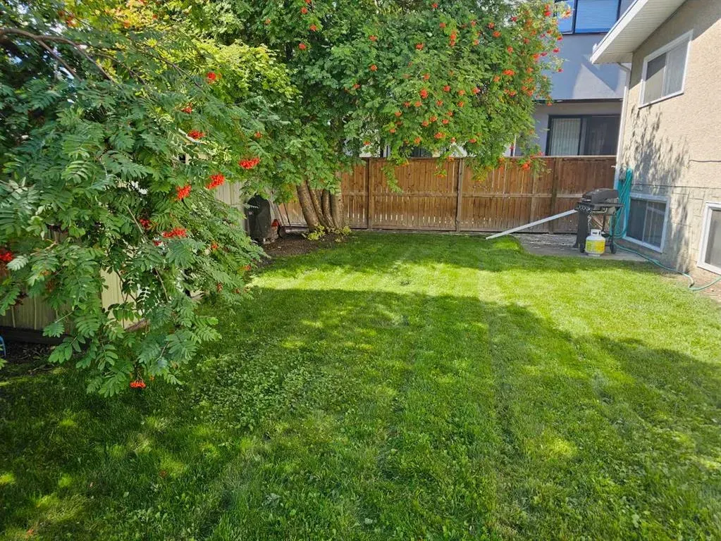 2137 / 2139 53 Avenue SW