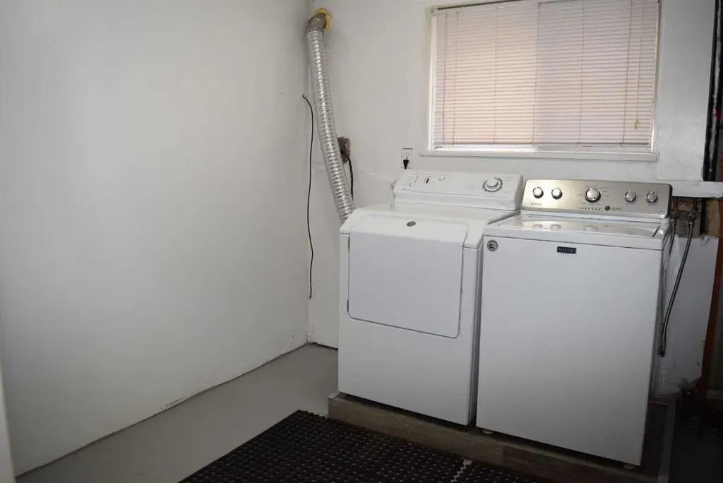 2137 / 2139 53 Avenue SW