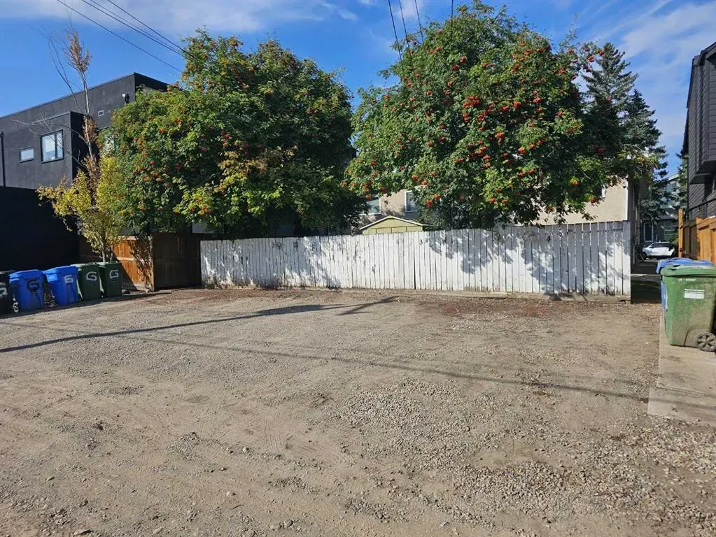 2137 / 2139 53 Avenue SW