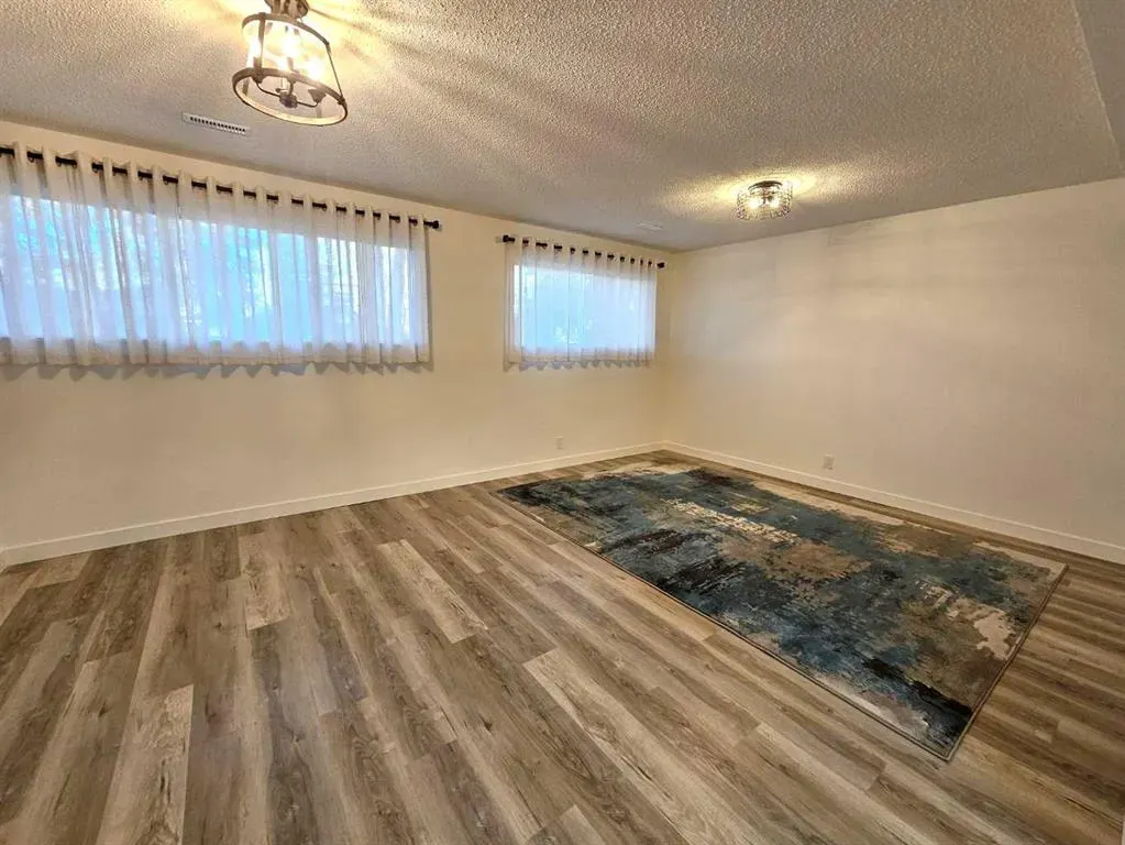 2137 / 2139 53 Avenue SW