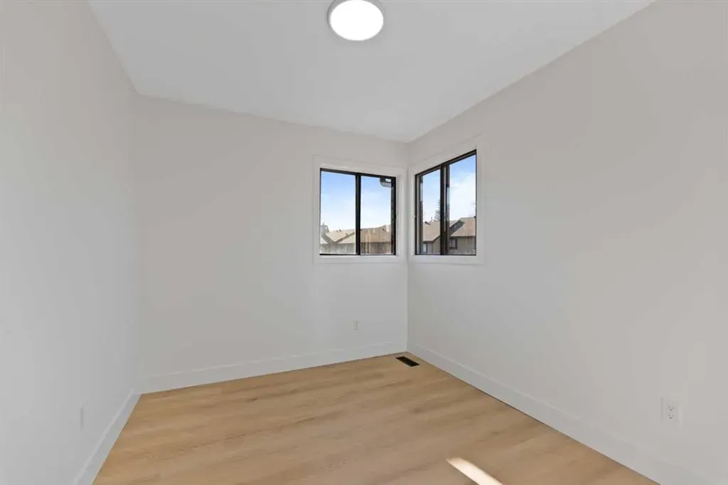 26 Glamis Gardens SW