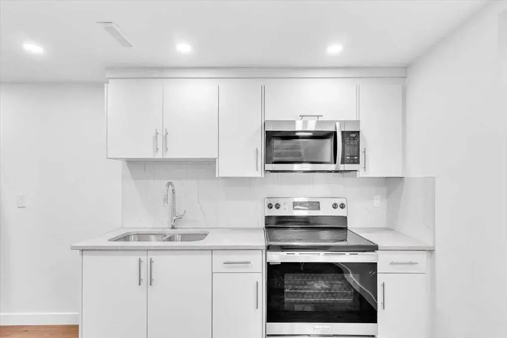 99 Shawmeadows Close SW