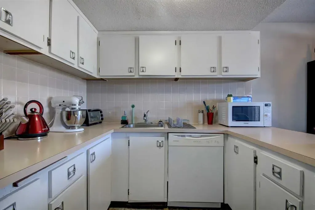 2200 Woodview Drive SW, #602