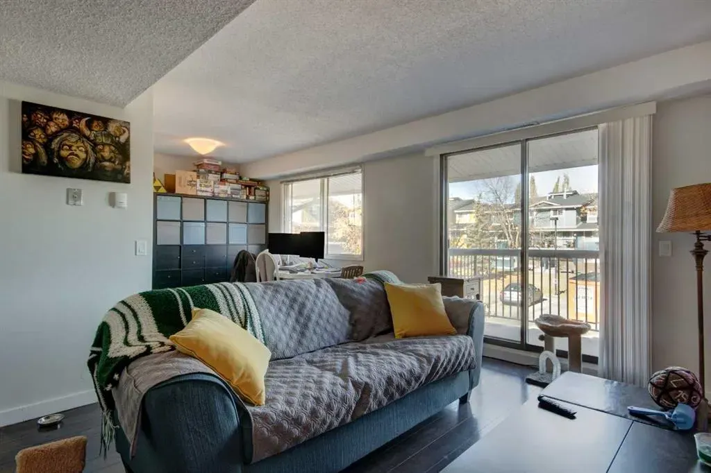 2200 Woodview Drive SW, #602