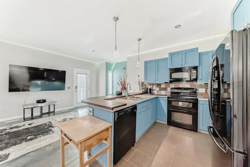 51 Arbours Circle NW