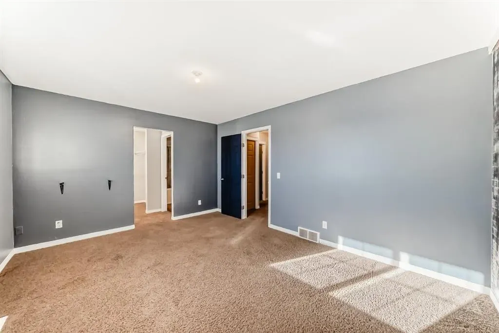 51 Arbours Circle NW