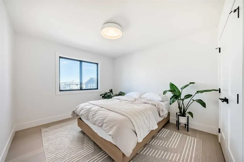 26 Treeline Common SW