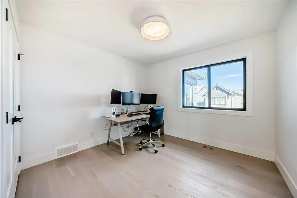 26 Treeline Common SW