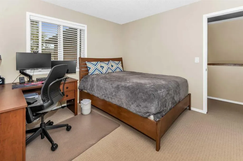 107 Everoak Green SW