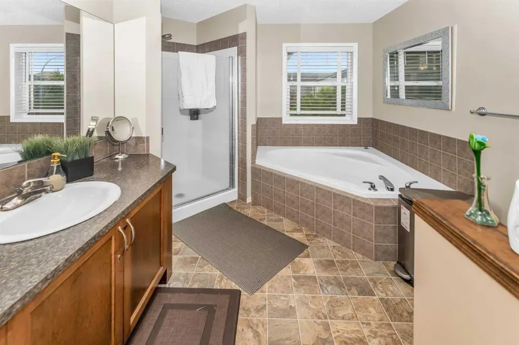 107 Everoak Green SW