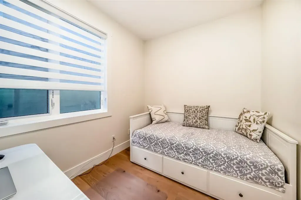 76 ROCK LAKE View NW