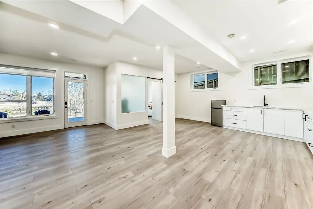 76 ROCK LAKE View NW