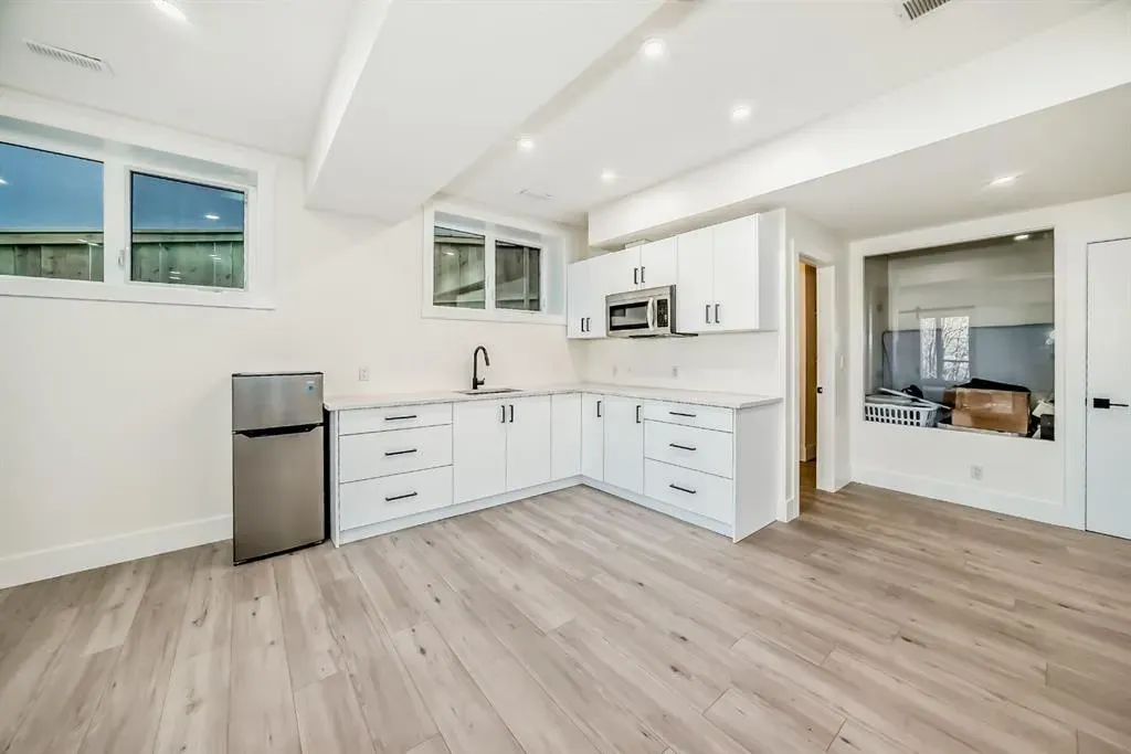 76 ROCK LAKE View NW