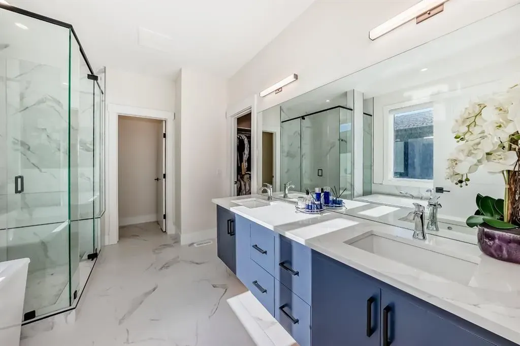 76 ROCK LAKE View NW