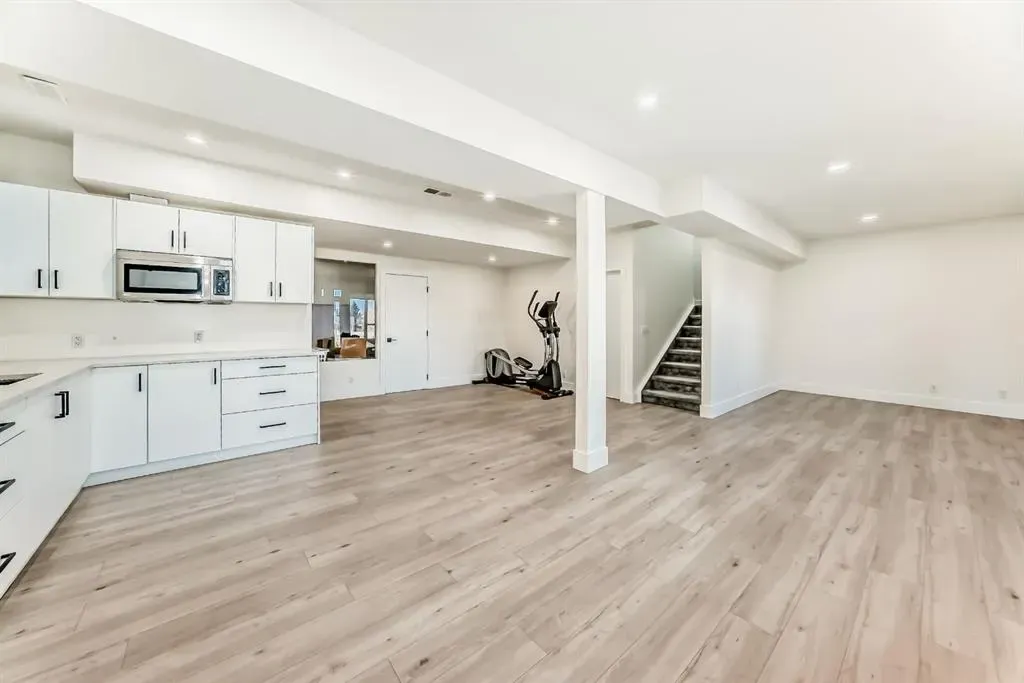 76 ROCK LAKE View NW