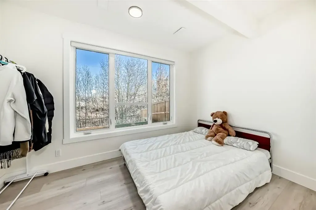 76 ROCK LAKE View NW