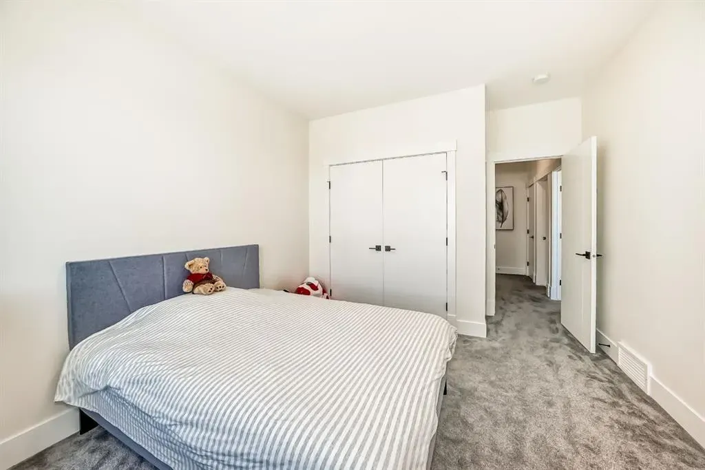 76 ROCK LAKE View NW