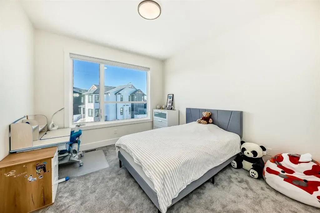 76 ROCK LAKE View NW