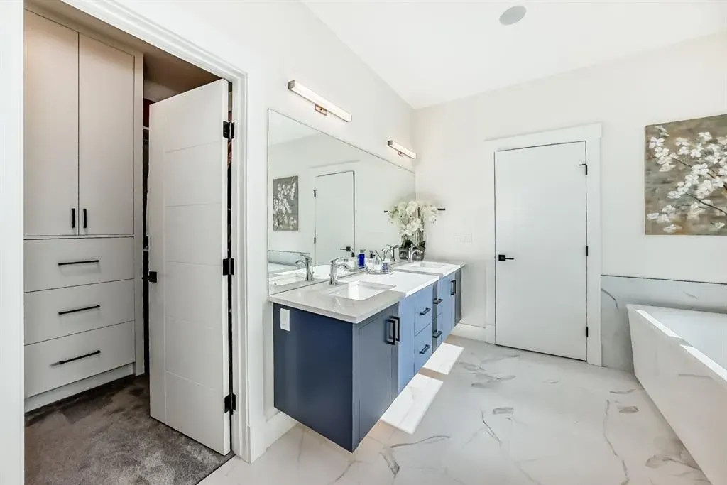 76 ROCK LAKE View NW