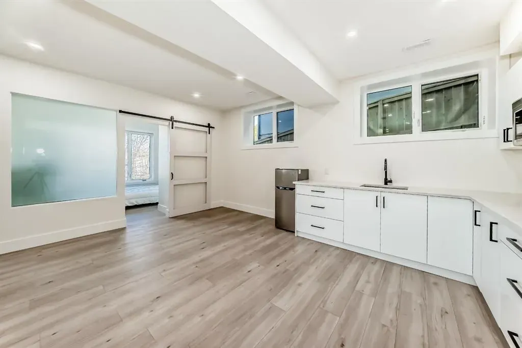 76 ROCK LAKE View NW