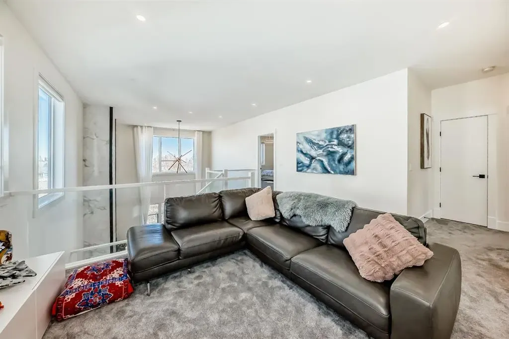 76 ROCK LAKE View NW