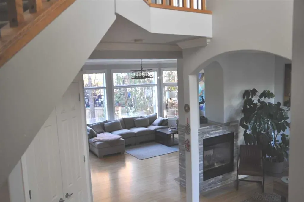 210 Evergreen Mews SW