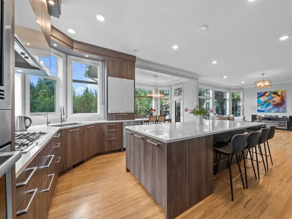 210 Evergreen Mews SW