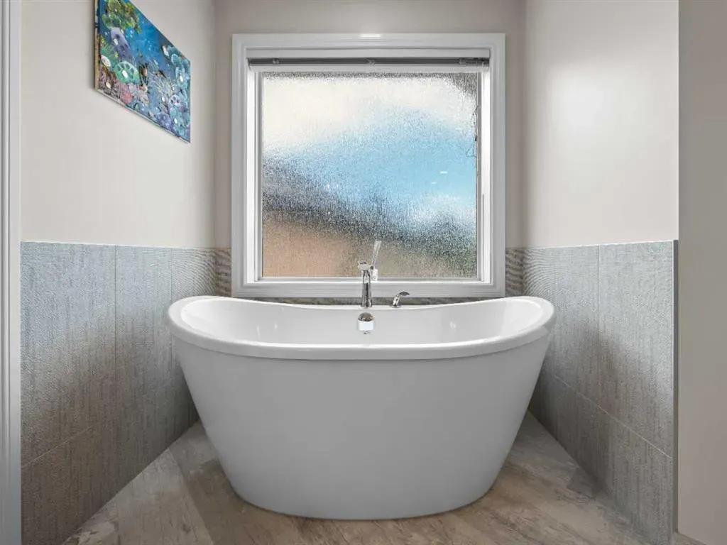 210 Evergreen Mews SW