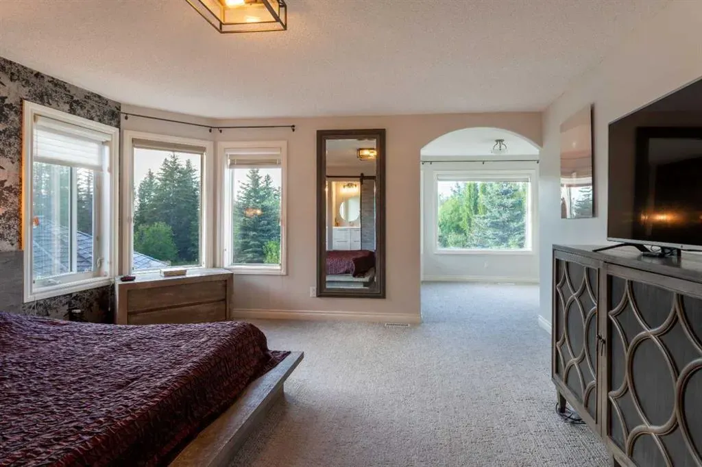 210 Evergreen Mews SW