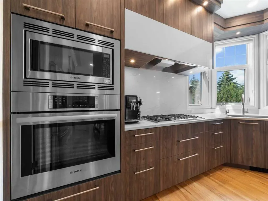 210 Evergreen Mews SW