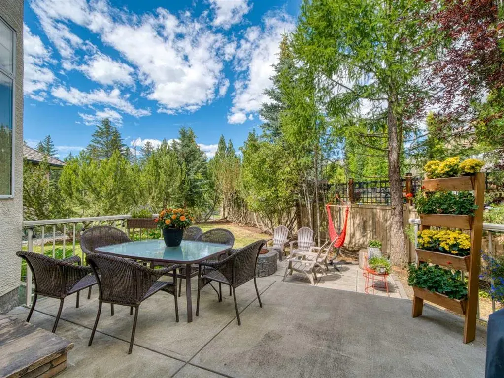 210 Evergreen Mews SW