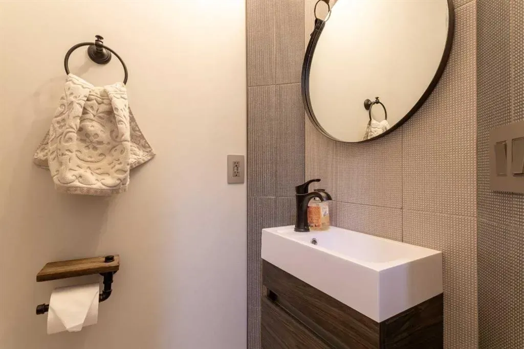 210 Evergreen Mews SW