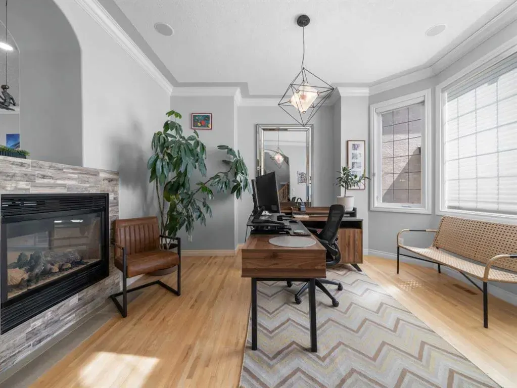 210 Evergreen Mews SW