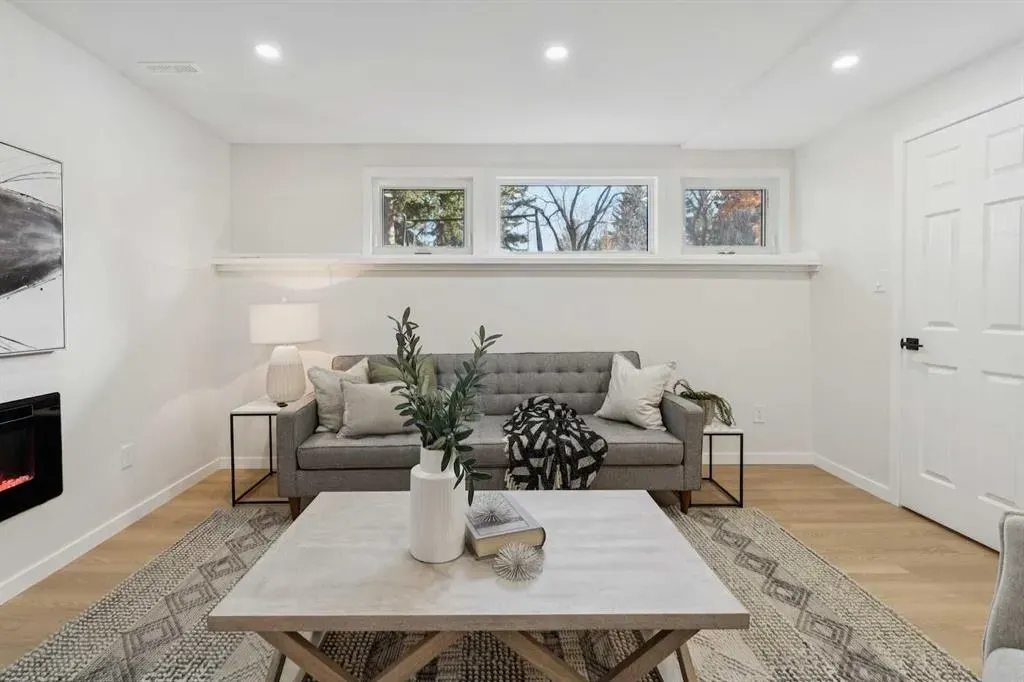 9607 Oakhill Drive SW