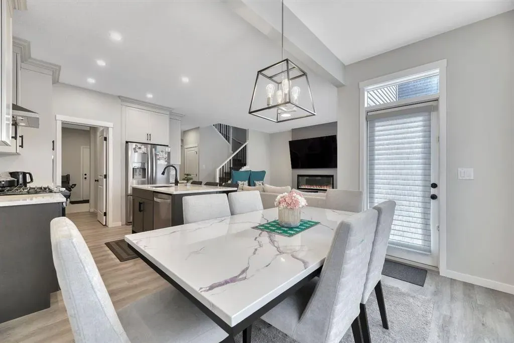 15 Creekside Grove SW