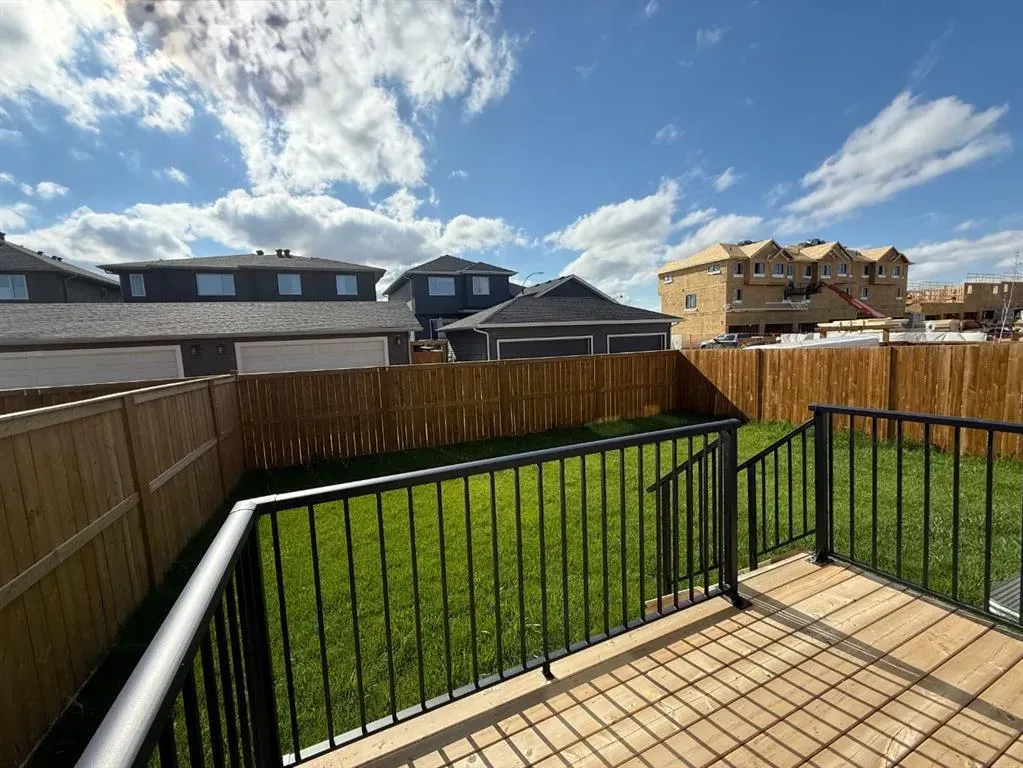 15 Creekside Grove SW