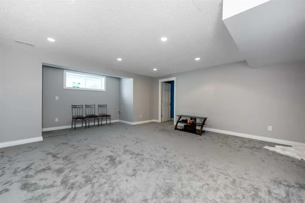 190 Everstone Drive SW