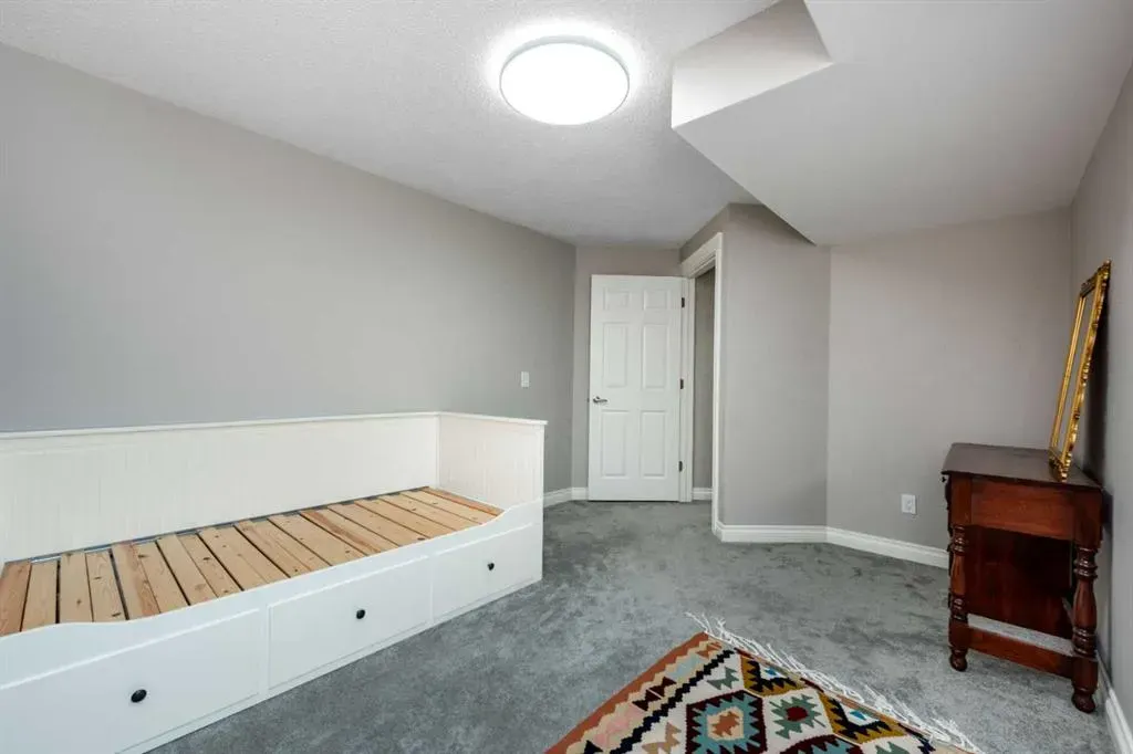 190 Everstone Drive SW