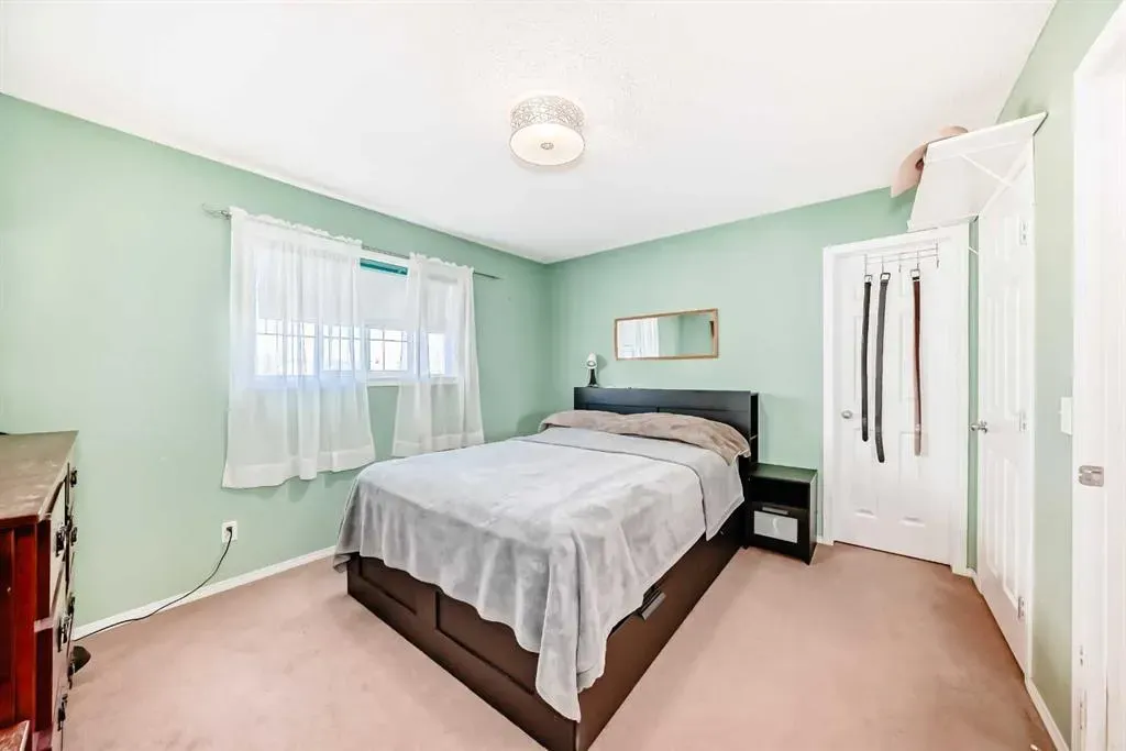 238 Bridleridge Way SW