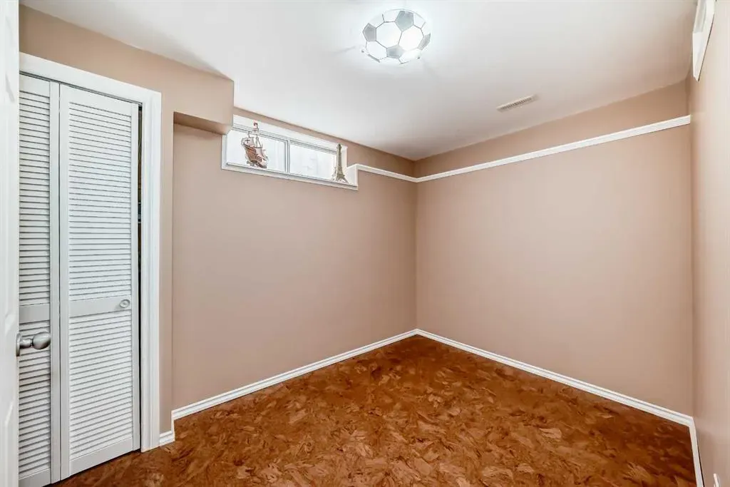 238 Bridleridge Way SW