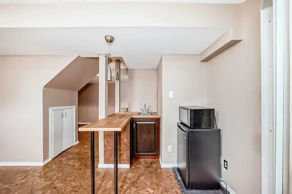 238 Bridleridge Way SW