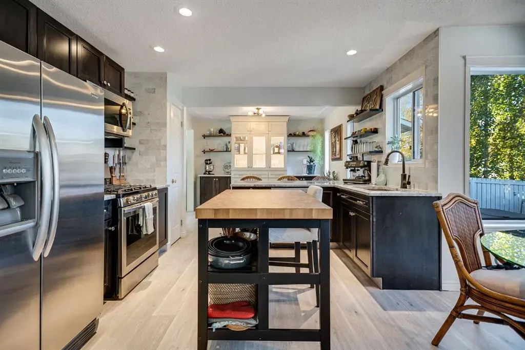 18 Westridge Crescent