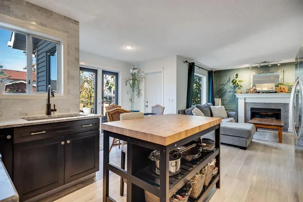 18 Westridge Crescent