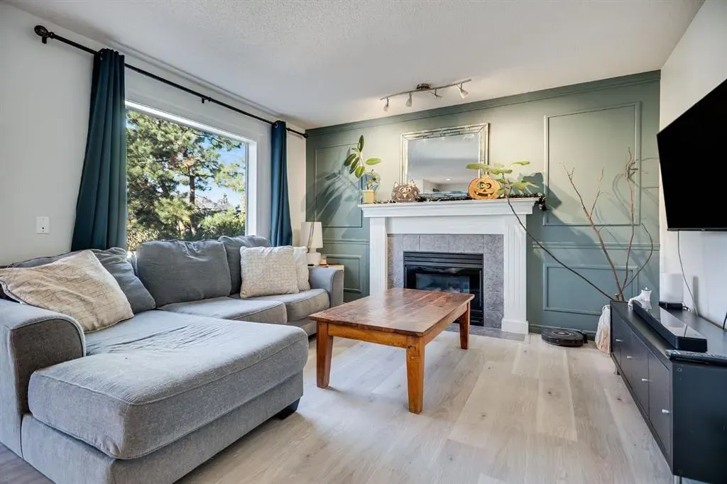 18 Westridge Crescent