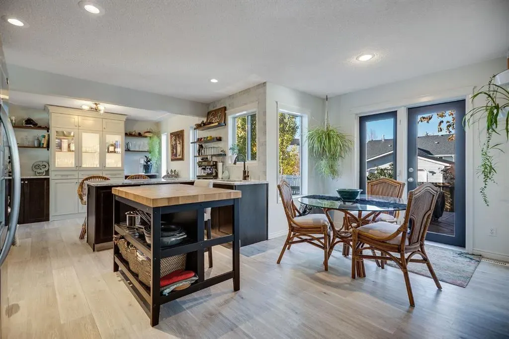 18 Westridge Crescent