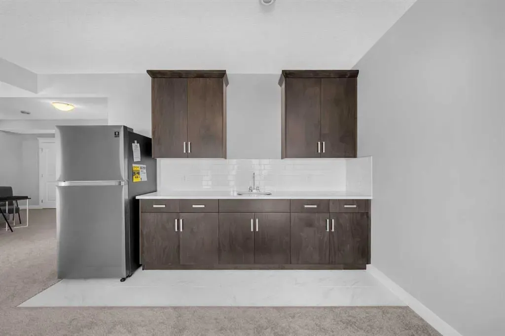 660 Reynolds Crescent SW