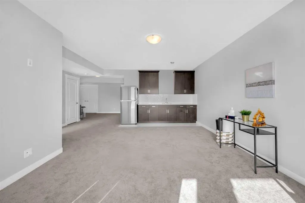 660 Reynolds Crescent SW