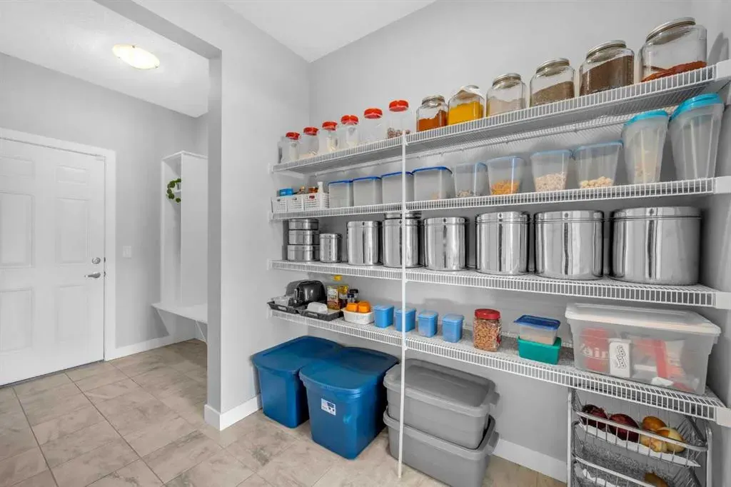 660 Reynolds Crescent SW