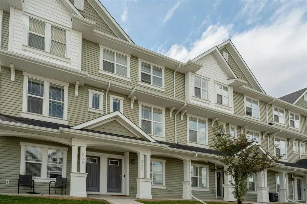 240 Copperleaf Way SE